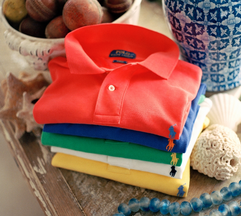 Discover our selection of iconic Polo Shirt, this collection reimagines Polo Ralph Lauren classics in colors.